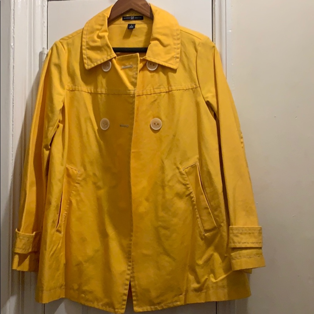 Yellow Gap  rain coat. small.